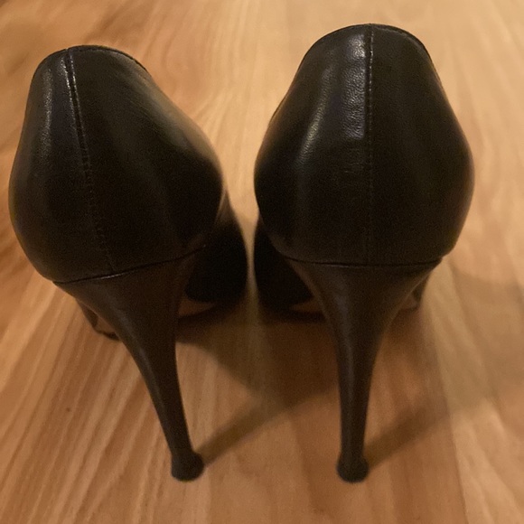 Prada Capretto Basic Cipria in black with dust bag, box, and spare heel lifts - Picture 5 of 12